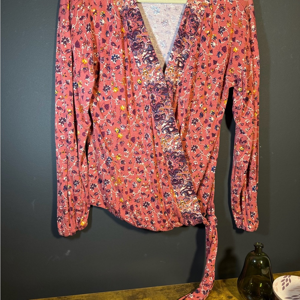 Maurices Women’s Top. Size Medium - Picture 4 of 6